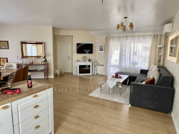 Тристаен апартамент в Пловдив, Център - 120 кв.м за 2500 €/кв.м - Снимка #1
