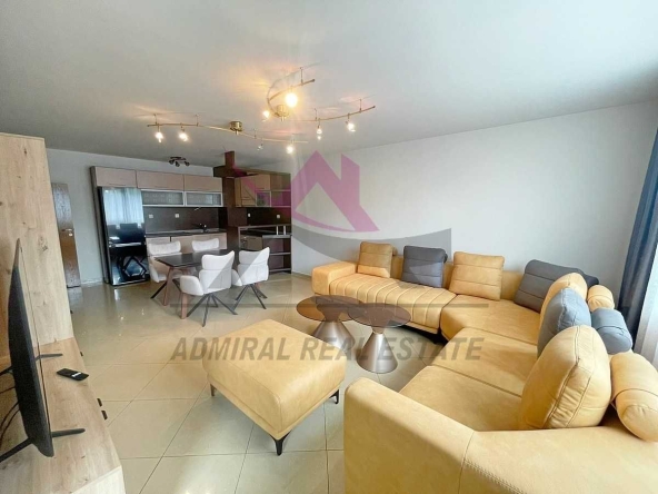 Дава се под наем Тристаен апартамент в Варна, Център - 110 кв.м за 1300 € - Снимка #1