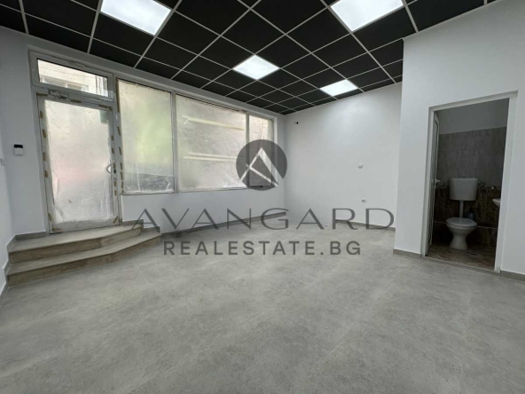 Магазин в Пловдив, Кършияка - 45 кв.м за 2018 €/кв.м - Снимка #1