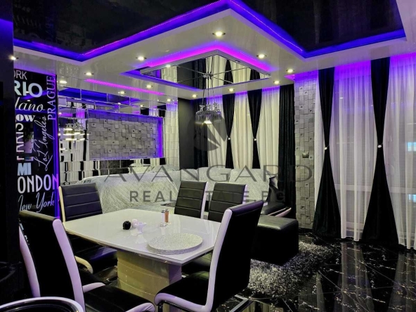 Тристаен апартамент в Пловдив, Кючук Париж - 100 кв.м за 2295 €/кв.м - Снимка #1