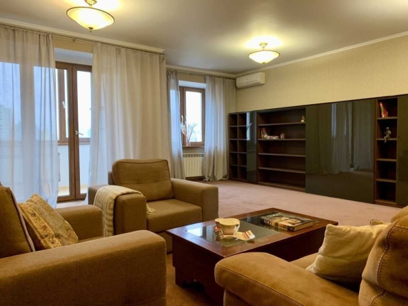 Дава се под наем Двустаен апартамент в София, Център - 65 кв.м за 459 € - Снимка #1