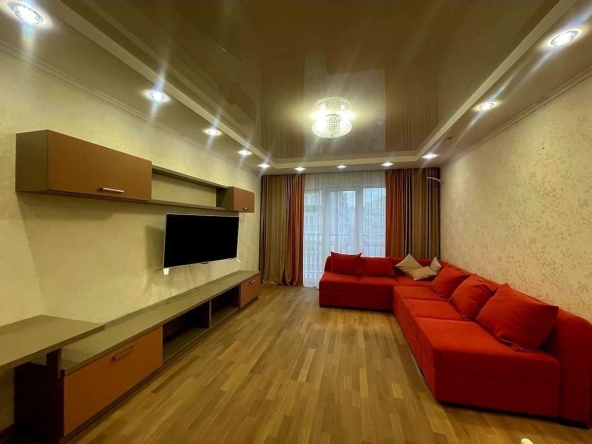 Дава се под наем Тристаен апартамент в София, Център - 90 кв.м за 561 € - Снимка #1