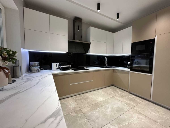 Дава се под наем Двустаен апартамент в София, Център - 55 кв.м за 433.5 € - Снимка #1