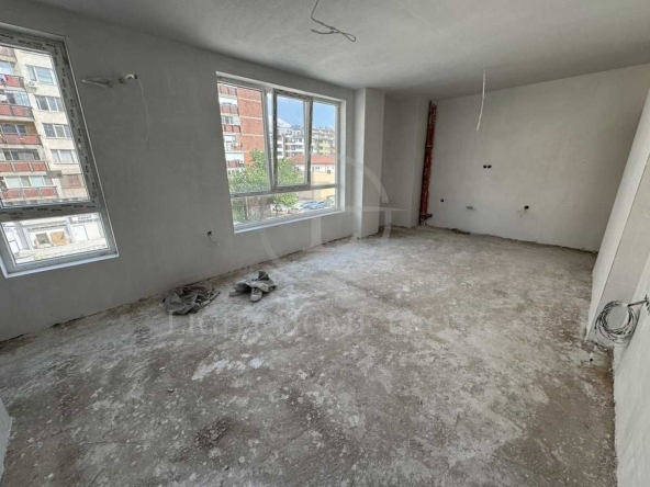 Тристаен апартамент в Пловдив, Кючук Париж - 97 кв.м за 1490 €/кв.м - Снимка #1