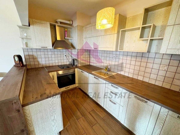 Дава се под наем Тристаен апартамент в Варна, Бриз - 128 кв.м за 1000 € - Снимка #1