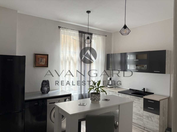 Етаж от къща в Пловдив, Център - 140 кв.м за 2508 €/кв.м - Снимка #1