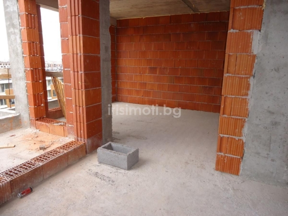 Двустаен апартамент в София, Студентски град - 93 кв.м за 1925 €/кв.м - Снимка #1