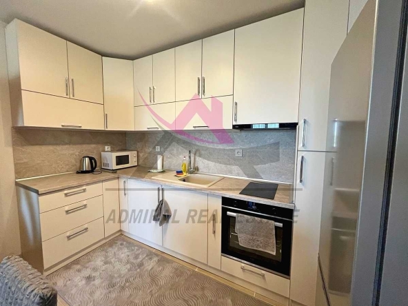 Дава се под наем Тристаен апартамент в Варна, Кайсиева градина - 85 кв.м за 500 € - Снимка #1