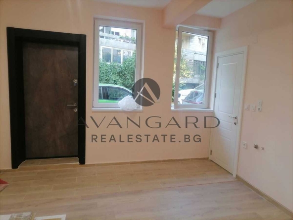 Магазин в Пловдив, Кършияка - 33 кв.м за 2473 €/кв.м - Снимка #1