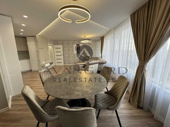 Тристаен апартамент в Пловдив, Център - 123 кв.м за 2114 €/кв.м - Снимка #1