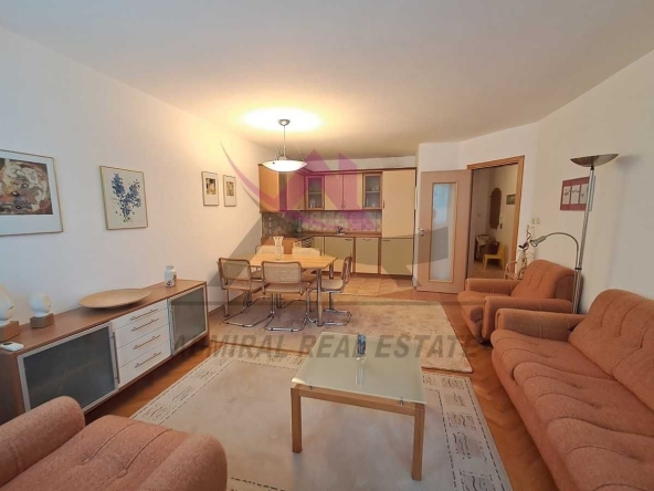 Дава се под наем Тристаен апартамент в Варна, Червен площад - 88 кв.м за 818 € - Снимка #1