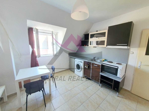 Дава се под наем Едностаен апартамент в Варна, Червен площад - 25 кв.м за 230 € - Снимка #1