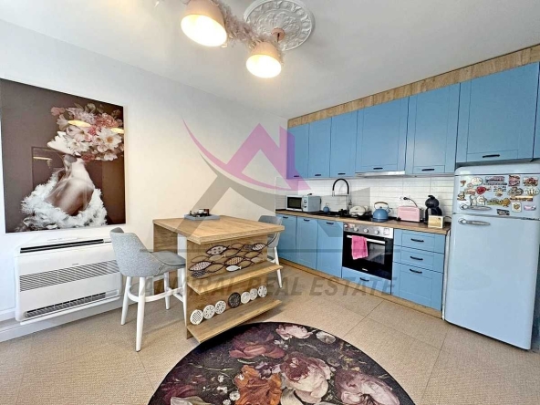 Дава се под наем Тристаен апартамент в Варна, Конфуто - 100 кв.м за 900 € - Снимка #1