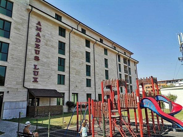 Тристаен апартамент в к.к. Слънчев бряг - 80 кв.м за 1162 €/кв.м - Снимка #1