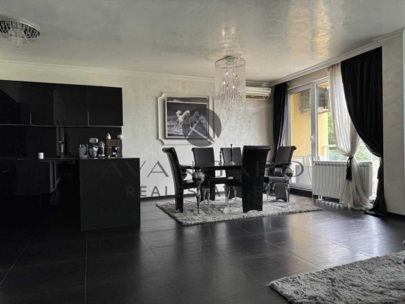 Тристаен апартамент в Пловдив, Кършияка - 127 кв.м за 2481 €/кв.м - Снимка #1