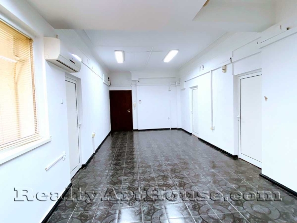 Дава се под наем Офис в София, Център - 145 кв.м за 1500 € - Снимка #1