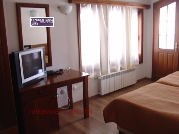 Къща в с. Богослов, Област Кюстендил - 480 кв.м за 486 €/кв.м - Снимка #1