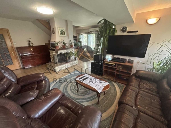 Четиристаен апартамент в Пловдив, Кючук Париж - 127 кв.м за 1497 €/кв.м - Снимка #1
