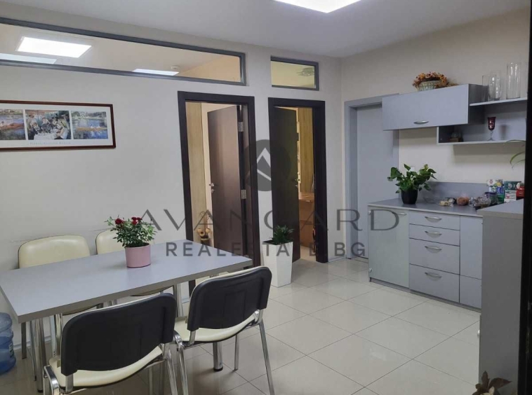 Офис в Пловдив, Център - 74 кв.м за 3060 €/кв.м - Снимка #1