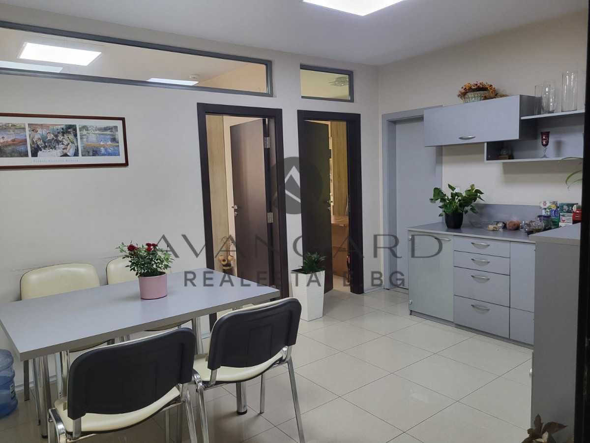 Офис в Пловдив, Център - 74 кв.м за 3060 €/кв.м - Снимка #1