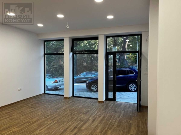 Дава се под наем Магазин в Велико Търново, Център - 40 кв.м за 408 € - Снимка #1