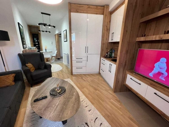 Дава се под наем Двустаен апартамент в Пловдив, Кършияка - 60 кв.м за 357 € - Снимка #1