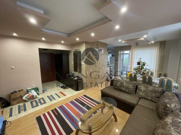 Тристаен апартамент в Пловдив, Кючук Париж - 115 кв.м за 1957 €/кв.м - Снимка #1