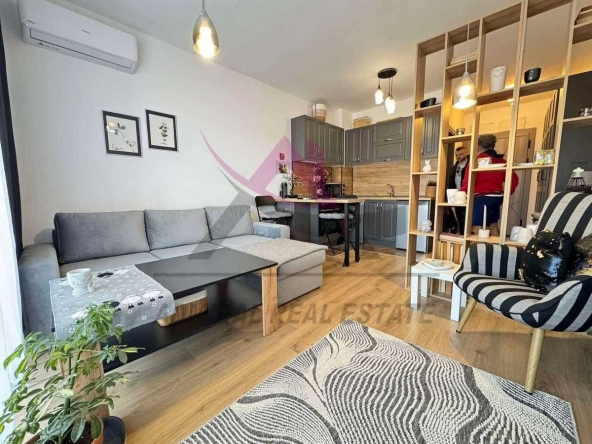 Дава се под наем Едностаен апартамент в Варна, м-т Траката - 35 кв.м за 332 € - Снимка #1