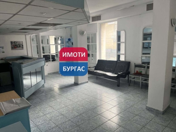 Дава се под наем Офис в Бургас, Център - 90 кв.м за 650 € - Снимка #1