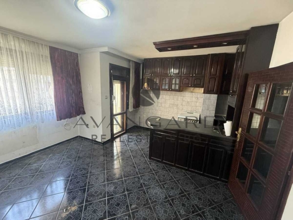 Тристаен апартамент в Пловдив, Център - 96 кв.м за 1875 €/кв.м - Снимка #1