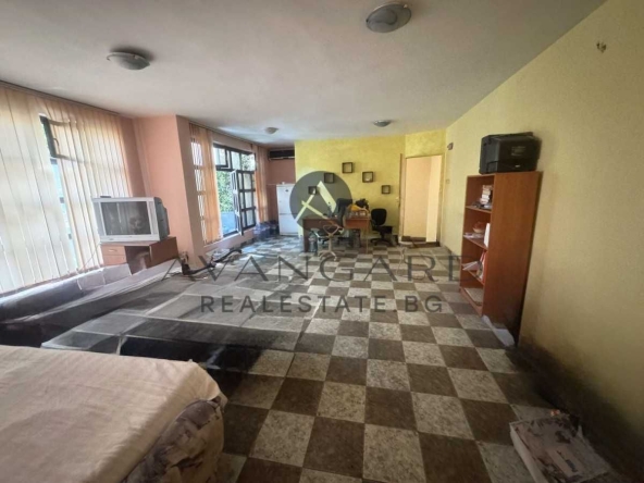 Тристаен апартамент в Пловдив, Център - 118 кв.м за 1314 €/кв.м - Снимка #1