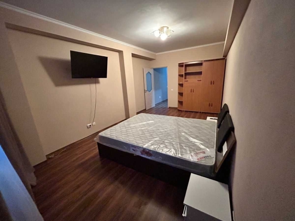 Дава се под наем Едностаен апартамент в София, Център - 55 кв.м за 400 € - Снимка #1