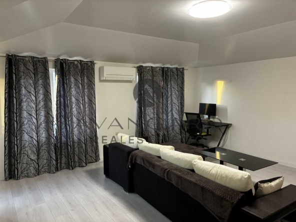 Тристаен апартамент в Пловдив, Център - 145 кв.м за 1970 €/кв.м - Снимка #1