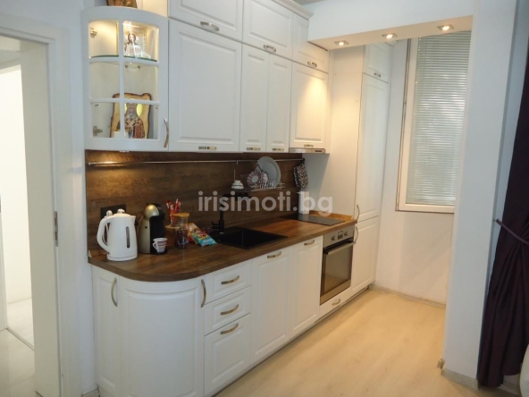 Дава се под наем Тристаен апартамент в София, Оборище - 70 кв.м за 820 € - Снимка #1