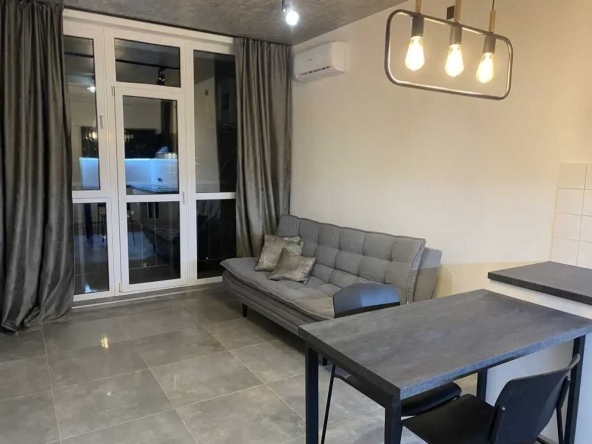 Дава се под наем Двустаен апартамент в София, Център - 55 кв.м за 407.49 € - Снимка #1