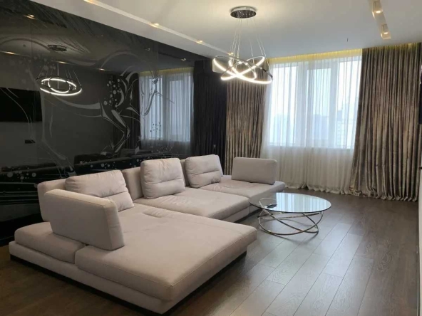 Дава се под наем Двустаен апартамент в София, Център - 64 кв.м за 458.49 € - Снимка #1