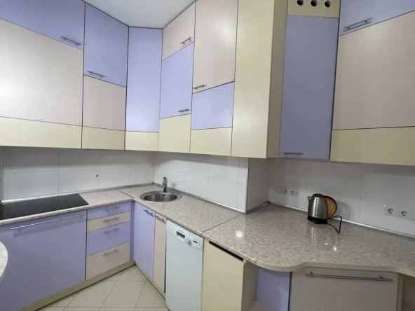 Дава се под наем Тристаен апартамент в София, Център - 90 кв.м за 535.5 € - Снимка #1