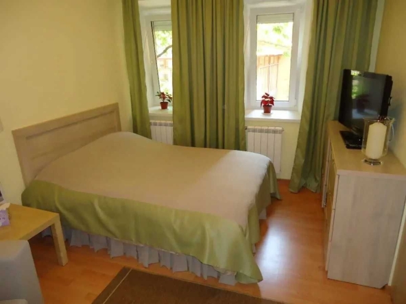 Дава се под наем Двустаен апартамент в София, Център - 56 кв.м за 397.8 € - Снимка #1