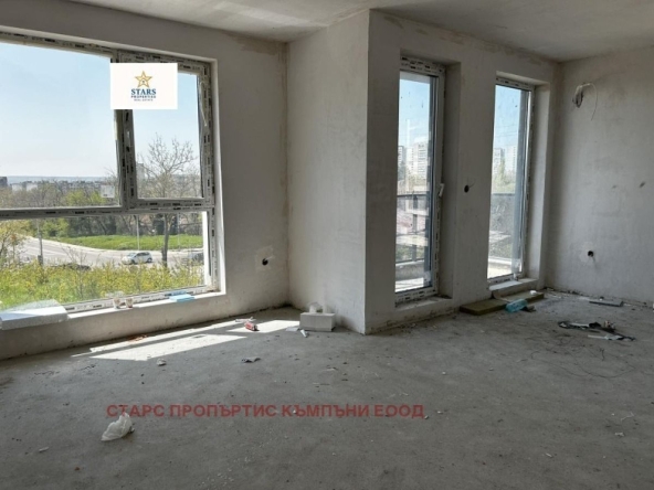 Тристаен апартамент в Варна, Изгрев - 88 кв.м за 1055 €/кв.м - Снимка #1