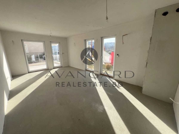 Тристаен апартамент в Пловдив, Остромила - 132 кв.м за 682 €/кв.м - Снимка #1