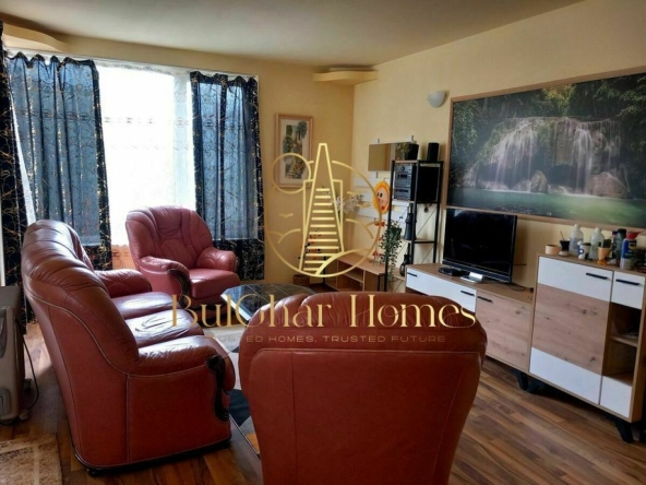 Дава се под наем Тристаен апартамент в Варна, Бриз - 100 кв.м за 561 € - Снимка #1