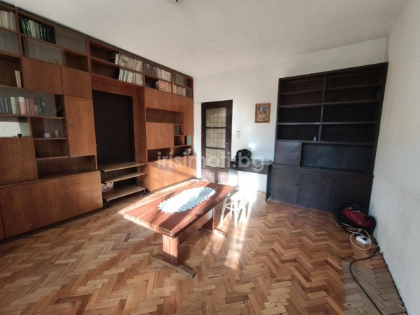 Дава се под наем Тристаен апартамент в София, Яворов - 120 кв.м за 398.82 € - Снимка #1