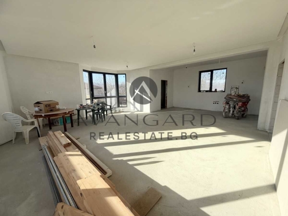 Къща в с. Златитрап, Област Пловдив - 263 кв.м за 703 €/кв.м - Снимка #1