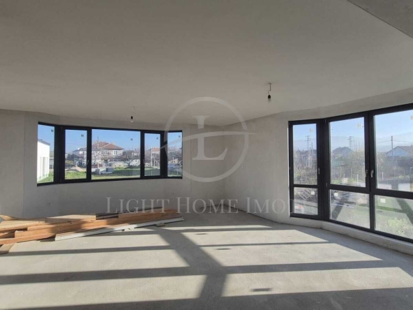 Къща в с. Златитрап, Област Пловдив - 263 кв.м за 702 €/кв.м - Снимка #1