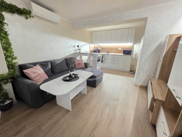 Едностаен апартамент в Пловдив, Център - 28 кв.м за 1203 €/кв.м - Снимка #1