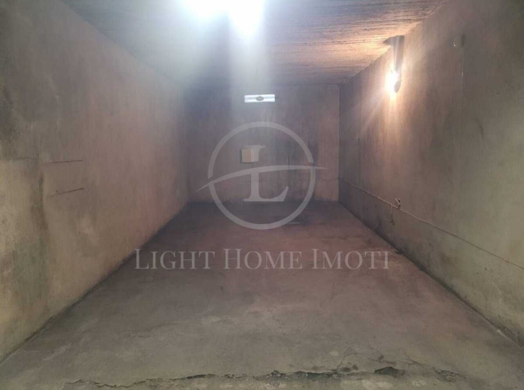 Гараж / Паркомясто в Пловдив, Център - 20 кв.м за 686 €/кв.м - Снимка #1