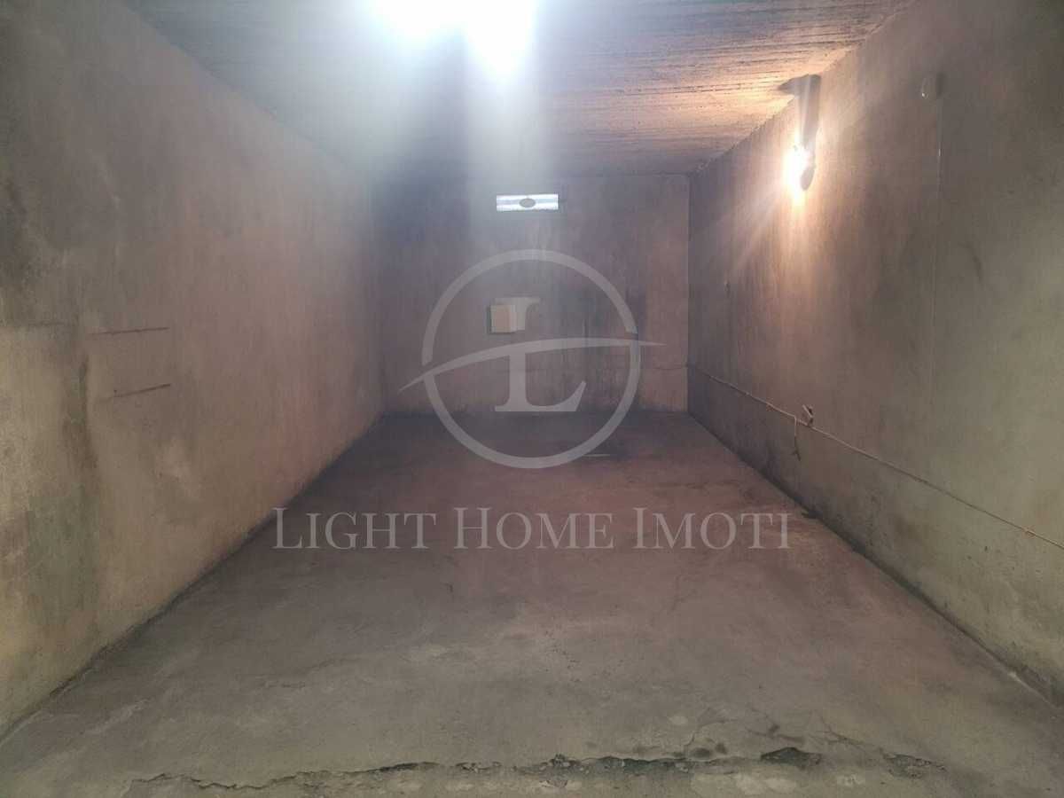 Гараж / Паркомясто в Пловдив, Център - 20 кв.м за 686 €/кв.м - Снимка #1