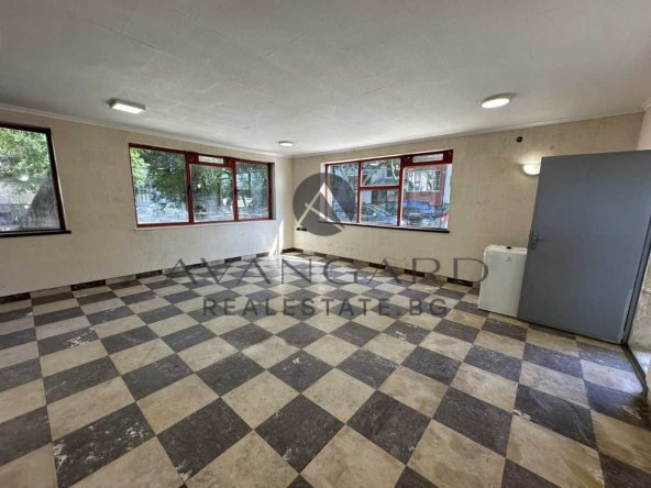Магазин в Пловдив, Коматево - 84 кв.м за 200 €/кв.м - Снимка #1