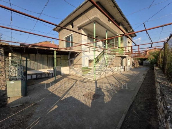 Къща в с. Йоаким Груево, Област Пловдив - 211 кв.м за 254 €/кв.м - Снимка #1
