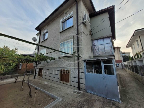 Етаж от къща в Карлово - 220 кв.м за 510 €/кв.м - Снимка #1